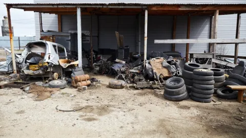 Auto po wypadku – naprawa, sprzedaż czy kasacja? Rachunek